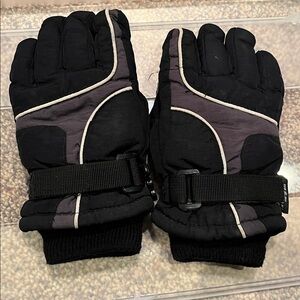 Kohl’s Thinsulate insulated age 4-7 black gray gloves girl boy knit wrist GUC